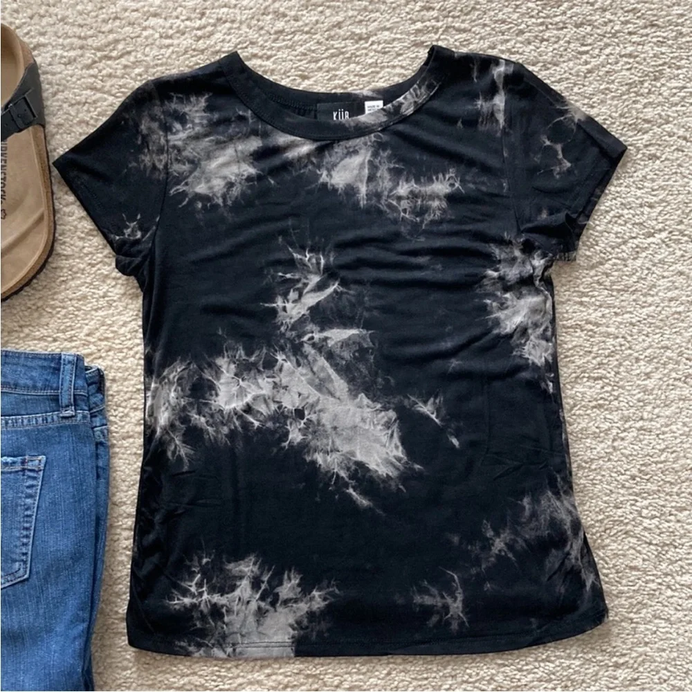 Black & Greyish Color Tie Die Tee - Picture 2 of 8